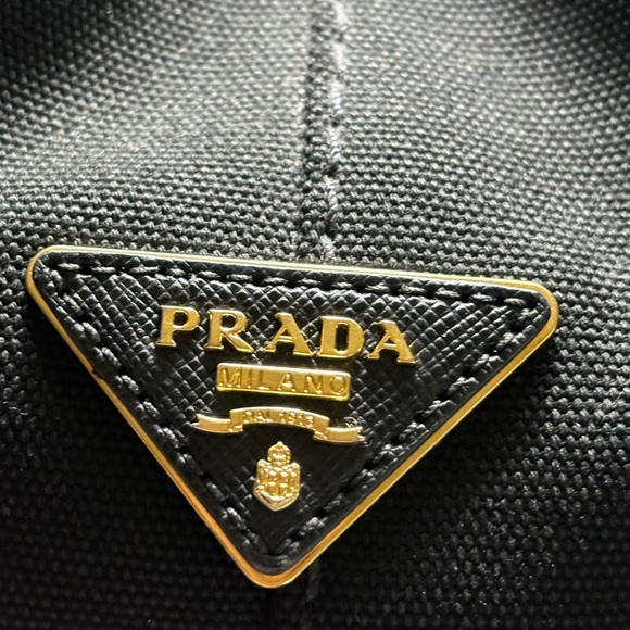 Black Prada Canapa with Pink Interior RARE Design - Picture 14 of 16